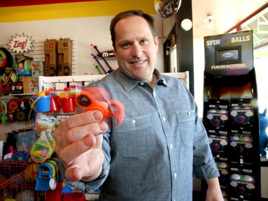 636318439545110696-FIDGET-SPINNERS