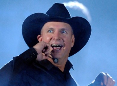 garth-brooks-concert-2-2-2-390x285